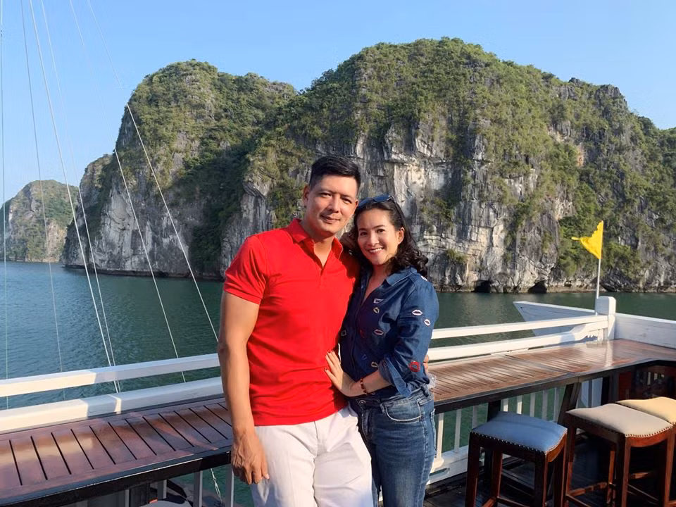 Nam diên viên từng chia sẻ rất nể phục cách bà xã hơn 4 tuổi chăm sóc gia đình, chu toàn mọi việc. Điều đó khiến anh càng yêu thương và quý trọng hạnh phúc gia đình nhiều hơn.