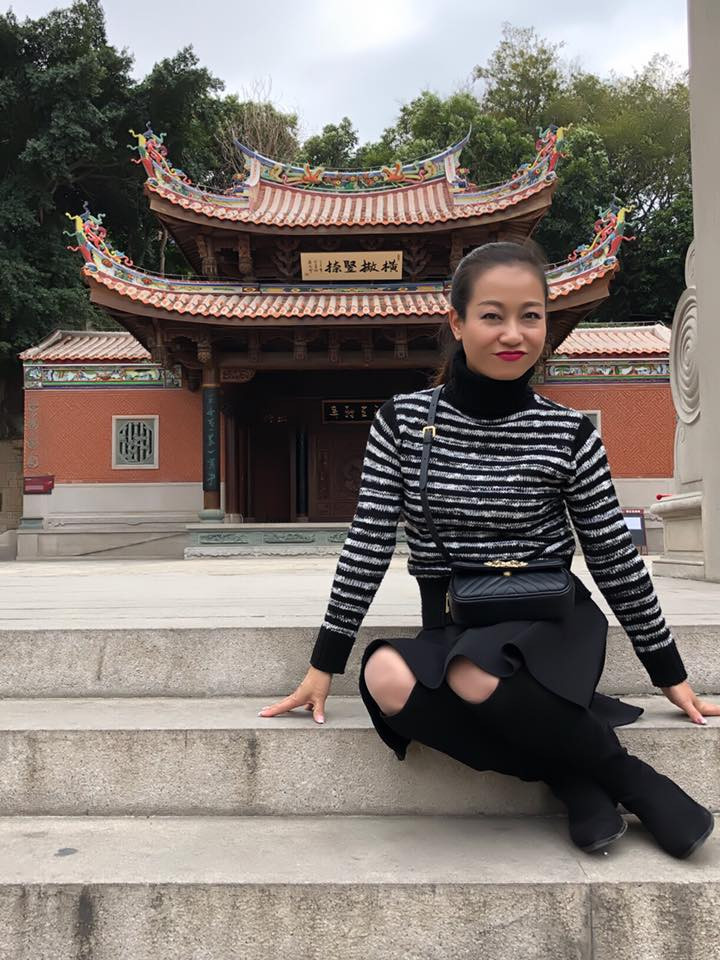 Nữ diễn viên tự nhận mình sống khép kín, thích đi chùa, đọc kinh phật và ăn chay trường. Ảnh: VTC/NVCC.