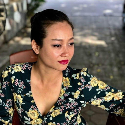 Con đường sự nghiệp suôn sẻ nhưng Thư đanh đá trong "Của để dành" lại khá lận đận đường tình duyên. Ở tuổi ngoài 40, nữ diễn viên sinh năm 1976 vẫn đi về lẻ bóng.