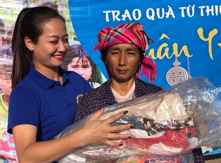 Thay vào đó, Thu Hường dành nhiều thời gian tham gia vào các nhóm từ thiện và hoạt động cộng đồng. Chị tìm thấy niềm vui khi giúp đỡ những mảnh đời kém may mắn.