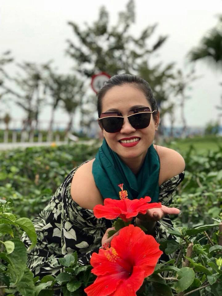 Thu Hường từng chia sẻ trên báo rằng, chị cũng giống như nhiều người phụ nữ khác là khao khát có một người chồng, có một mái ấm cho riêng mình. Thế nhưng sau nhiều lần hẹn hò, yêu đương không đến đích, chị đành chấp nhận khi duyên số chưa tới.