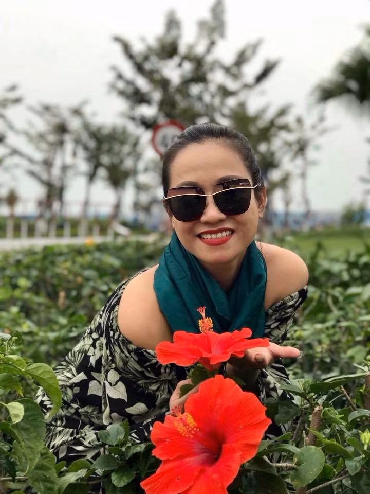 Thu Hường từng chia sẻ trên báo rằng, chị cũng giống như nhiều người phụ nữ khác là khao khát có một người chồng, có một mái ấm cho riêng mình. Thế nhưng sau nhiều lần hẹn hò, yêu đương không đến đích, chị đành chấp nhận khi duyên số chưa tới.