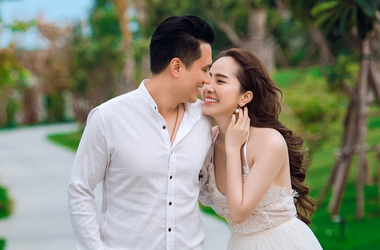 Mặc dù phủ nhận chuyện tình cảm nhưng những bức ảnh thân mật giữa hai người như nói điều ngược lại.