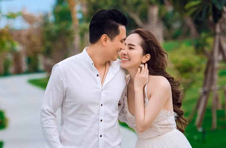 Mặc dù phủ nhận chuyện tình cảm nhưng những bức ảnh thân mật giữa hai người như nói điều ngược lại.