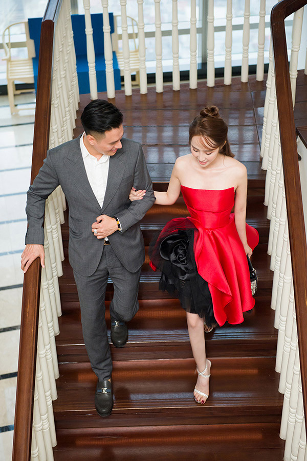 Từ giữa năm 2019 Việt Anh và Quỳnh Nga vướng nghi vấn hẹn hò khi liên tục cùng nhau tay trong tay tới dự các sự kiện.