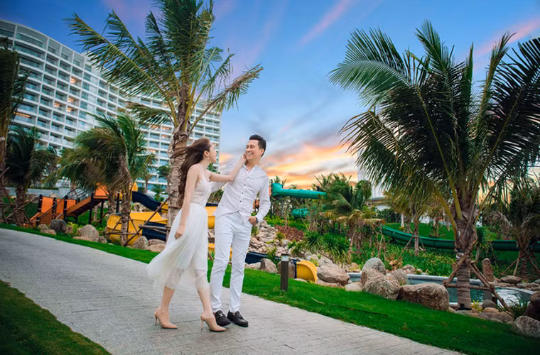 Những dấu hiệu đó càng khiến mọi người tin rằng hai người họ là một cặp ngoài đời.