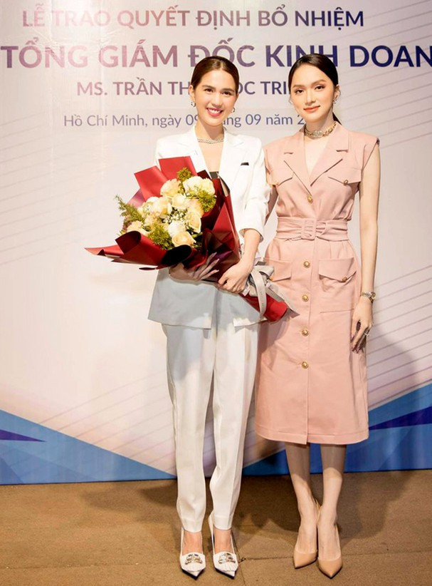 Ngọc Trinh từng là CEO của một công ty trực thuộc tập đoàn Hương Giang mới gia nhập. Hồi tháng 9 vừa qua, ở tuổi 31, "nữ hoàng nội y" đã được thăng chức làm Phó Tổng giám đốc kinh doanh.