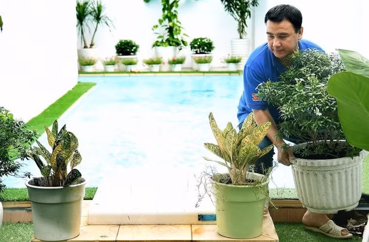 Đọc tâm thư của kẻ trộm, nam MC dù tiếc số tài sản bị mất nhưng vẫn nghĩ biết đâu số tài sản đó có thể giúp kẻ trộm bớt túng quẫn và không gây hại cho người khác nữa.