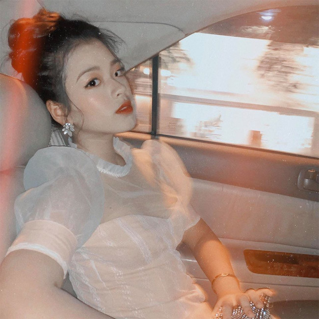 Từ khi tham gia The Voice Kids, Hồng Khanh được nhiều người chú ý và hiện trang cá nhân của cô đã có hơn 60.000 người theo dõi.