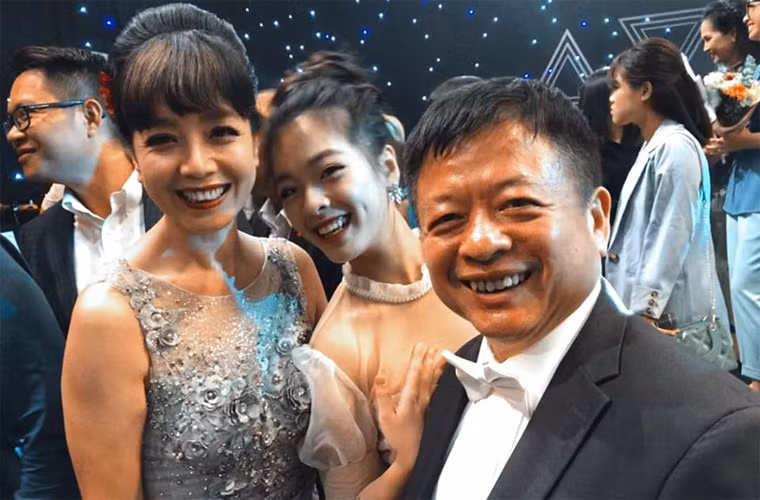 Đỗ Thị Hồng Khanh là con gái thứ hai của nghệ sĩ Chiều Xuân và nhạc sĩ Đỗ Hồng Quân.