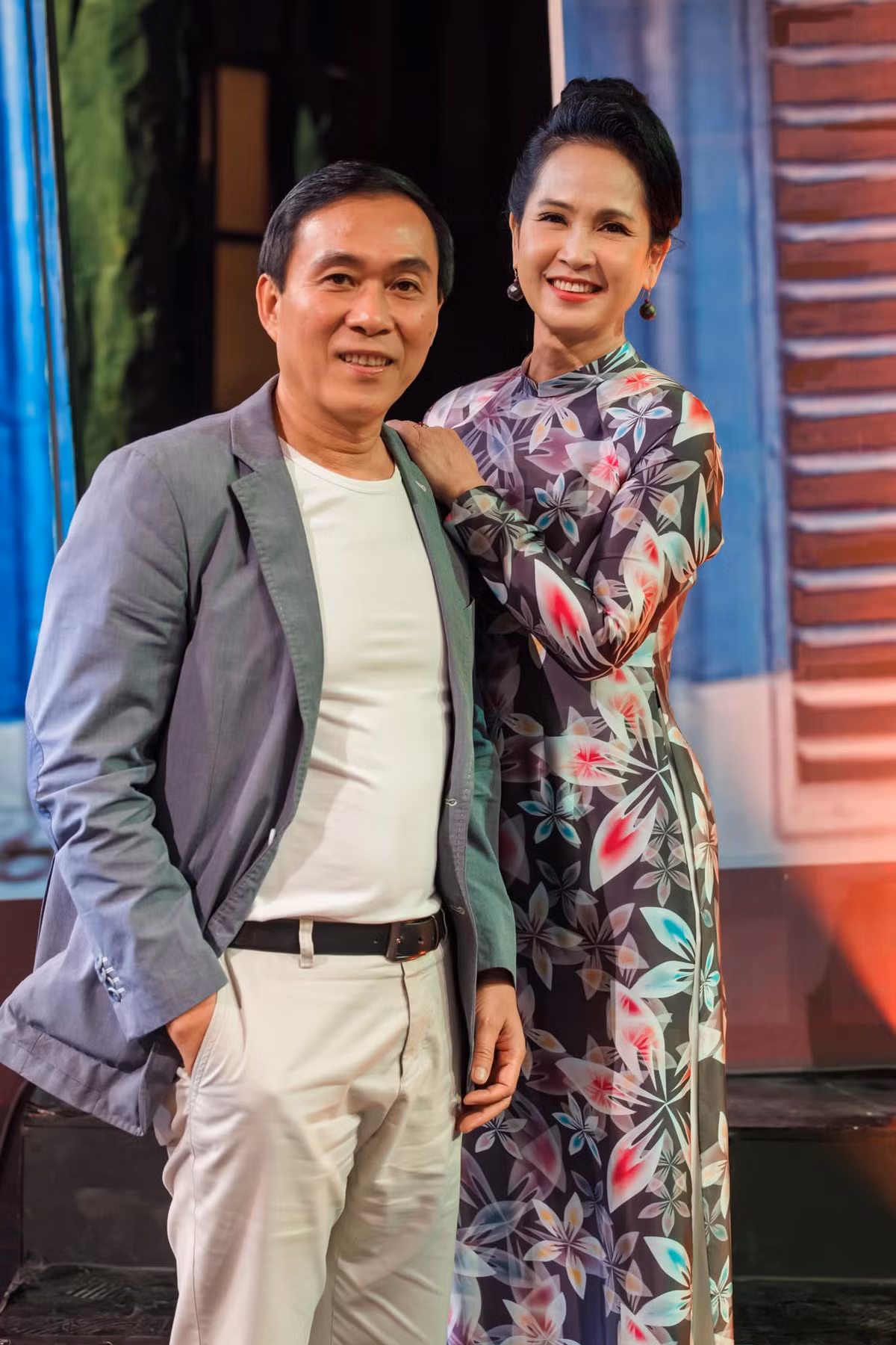 Ngoài đời, NSND Lan Hương có cuộc sống hôn nhân hạnh phúc với NSƯT Đỗ Kỷ. Cặp đôi có hai con trai và được mệnh danh là "cặp đôi vàng của làng điện ảnh Việt".