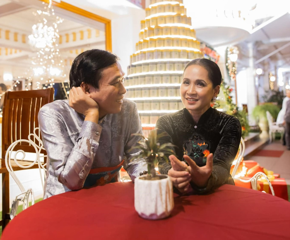 Cả hai là cặp vợ chồng có cuộc sống hôn nhân hạnh phúc bền chặt và bình yên hiếm hoi trong làng nghệ sĩ Việt.