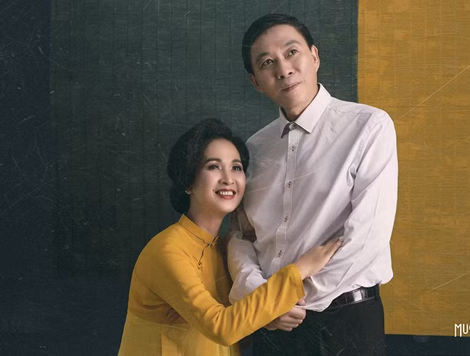 NSND Lan Hương tiết lộ bí quyết giữ "lửa" hôn nhân trước hết là phải biết hi sinh, nhường nhịn, tôn trọng mong muốn của đối phương và tin tưởng lẫn nhau. Về phía nghệ sĩ Đỗ Kỷ, ông luôn biết cách thu xếp giữa công việc và gia đình để giữ mái nhà êm ấm.