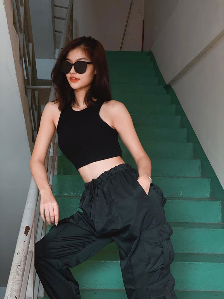 Ngoài đời, Kiều Loan thích style ăn mặc khỏe khoắn, năng động.