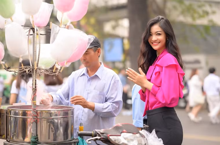 Không chỉ xinh đẹp, Nguyễn Hà Kiều Loan còn có nhiều thành tích trong học tập: giành giải nhất cuộc thi Nguyễn Duy Hiệu Got Talent, quán quân Nét đẹp học đường THPT Nguyễn Duy Hiệu, giải khuyến khích học sinh tài năng cấp tỉnh, giải khuyến khích hùng biện Tiếng Anh cấp tỉnh.