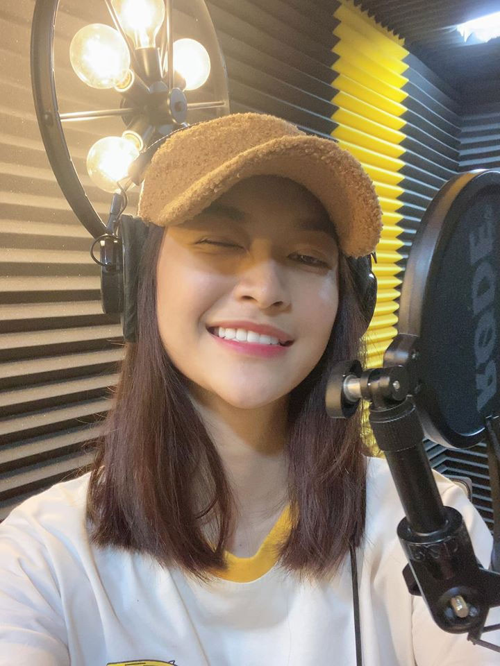 “Khi trở thành á hậu, hình tượng của tôi cần thay đổi theo khuôn khổ cho phù hợp. Tuy nhiên, tôi vẫn luôn giữ tính cách mạnh mẽ, nổi loạn cho riêng mình. Khi đứng trên sân khấu về rap, tôi như 'cá gặp nước' vì tất cả quá đúng với cá tính âm nhạc và tôi hy vọng mọi người sẽ cảm thấy thú vị với hình ảnh, hướng đi sắp tới của cô gái Kiều Loan”, người đẹp 10x chia sẻ.