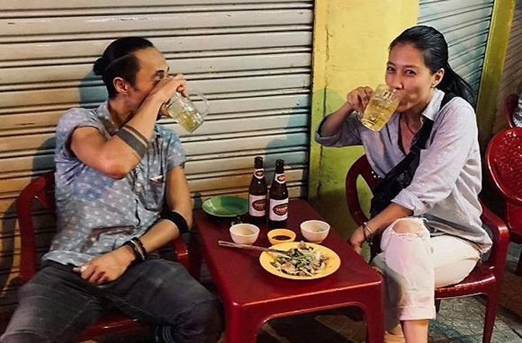 Ít đi hát, ca sĩ Phạm Anh Khoa có nhiều thời gian dành cho vợ, con hơn. Anh cùng vợ con đi du lịch khắp nơi, tận hưởng những phút giây đầm ấm bên nhau.