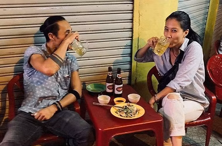 Ít đi hát, ca sĩ Phạm Anh Khoa có nhiều thời gian dành cho vợ, con hơn. Anh cùng vợ con đi du lịch khắp nơi, tận hưởng những phút giây đầm ấm bên nhau.