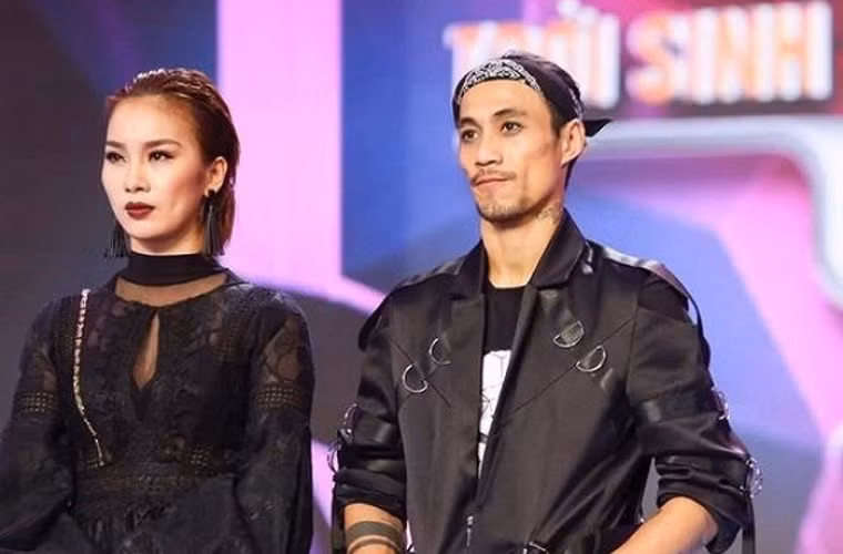 Sau scandal gạ tình vào tháng 4/2018, Phạm Anh Khoa dường như mất hết tất cả sự nghiệp, danh tiếng, các nhãn hàng hủy hợp đồng quảng cáo.