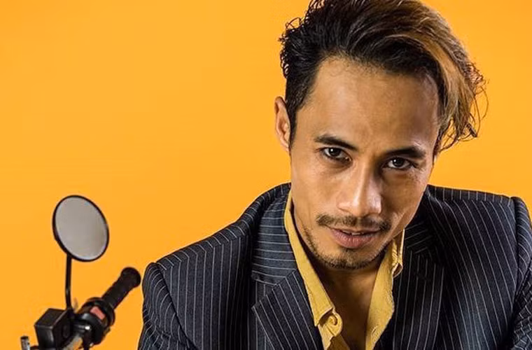 Ba tháng sau scandal gạ tình, Phạm Anh Khoa đi hát trở lại trong liveshow Cõi Quê của nhạc sĩ Trần Quế Sơn.