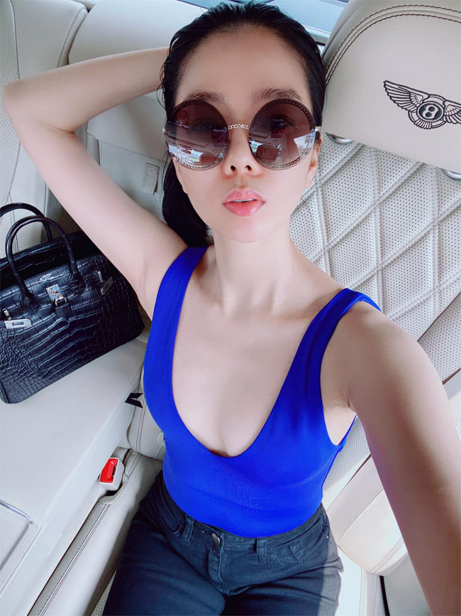 Cũng kể từ khi rộ tin đồn trục trặc với chồng, Lệ Quyên lại được khen trẻ ra qua từng tấm hình cô đăng tải.