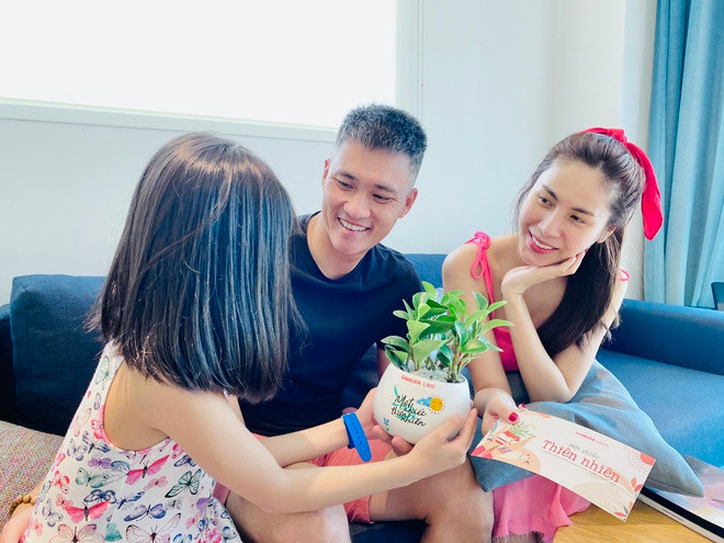 Hình ảnh gia đình hạnh phúc đáng ngưỡng mộ của cặp đôi "Beckham – Victoria của Việt Nam".