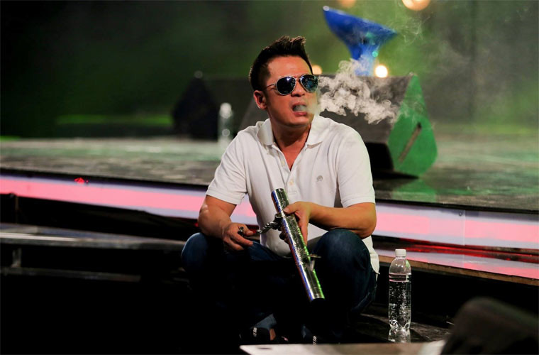 Không chỉ gây xôn xao khi chu cấp cho ba con trai và vợ cũ 2 tỷ/năm, Bằng Kiều còn là một trong những “đại gia ngầm” trong giới giải trí.