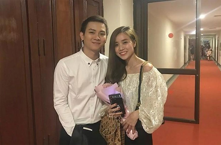 Hoài Lâm là một trong những sao Việt dành cả thanh xuân để yêu. Trước khi công khai bạn gái Bảo Ngọc vào năm 2016, Hoài Lâm và hot girl này đã có thời gian yêu nhau 5 năm. Nghĩa là khi yêu nhau, Hoài Lâm mới 16 còn Bảo Ngọc chỉ 15 tuổi.