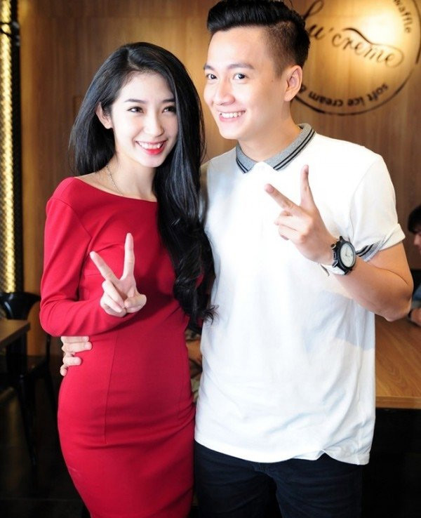 Mối tình sâu đậm của Khổng Tú Quỳnh và Ngô Kiến Huy từng khiến nhiều người xuýt xoa. Hai người yêu nhau từ năm 2010 từng trải qua cú sốc khi Ngô Kiến Huy thừa nhận có con với em ca sĩ Thanh Thảo vào năm 2011, nhưng cả hai vẫn gắn bó bên nhau.