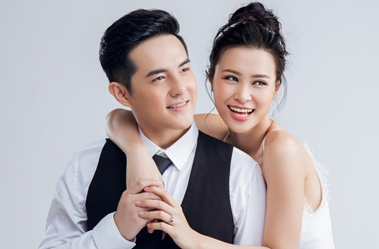 Kể từ khi yêu và cưới Ông Cao Thắng, Đông Nhi luôn gặp may mắn và hạnh phúc từ sự nghiệp tới cuộc sống riêng. Ông Cao Thắng hậu thuẫn Đông Nhi hết mình khi anh chấp nhận từ bỏ nghiệp hát, mở công ty giải trí và trở thành quản lý riêng của Đông Nhi.