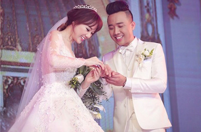 May mắn cho Hari khi cô tìm được người phù hợp và hiện đang tận hưởng cuộc sống viên mãn, hạnh phúc bên chồng, nam diễn viên hài kiêm MC Trấn Thành.