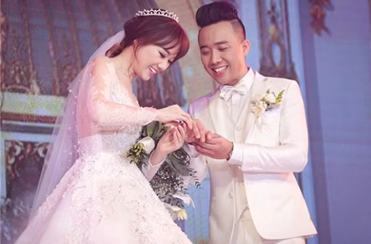 May mắn cho Hari khi cô tìm được người phù hợp và hiện đang tận hưởng cuộc sống viên mãn, hạnh phúc bên chồng, nam diễn viên hài kiêm MC Trấn Thành.