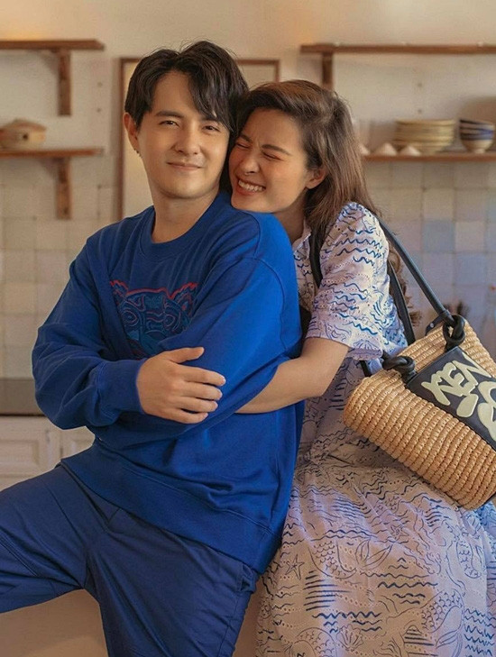 Từ lúc yêu tới khi thành vợ chồng, Đông Nhi được Ông Cao Thắng và gia đình chồng yêu thương hết mực. Hiện tại cặp đôi sắp đón con đầu lòng. Có thể nói, hiếm ai trong showbiz được may mắn và viên mãn như Đông Nhi.