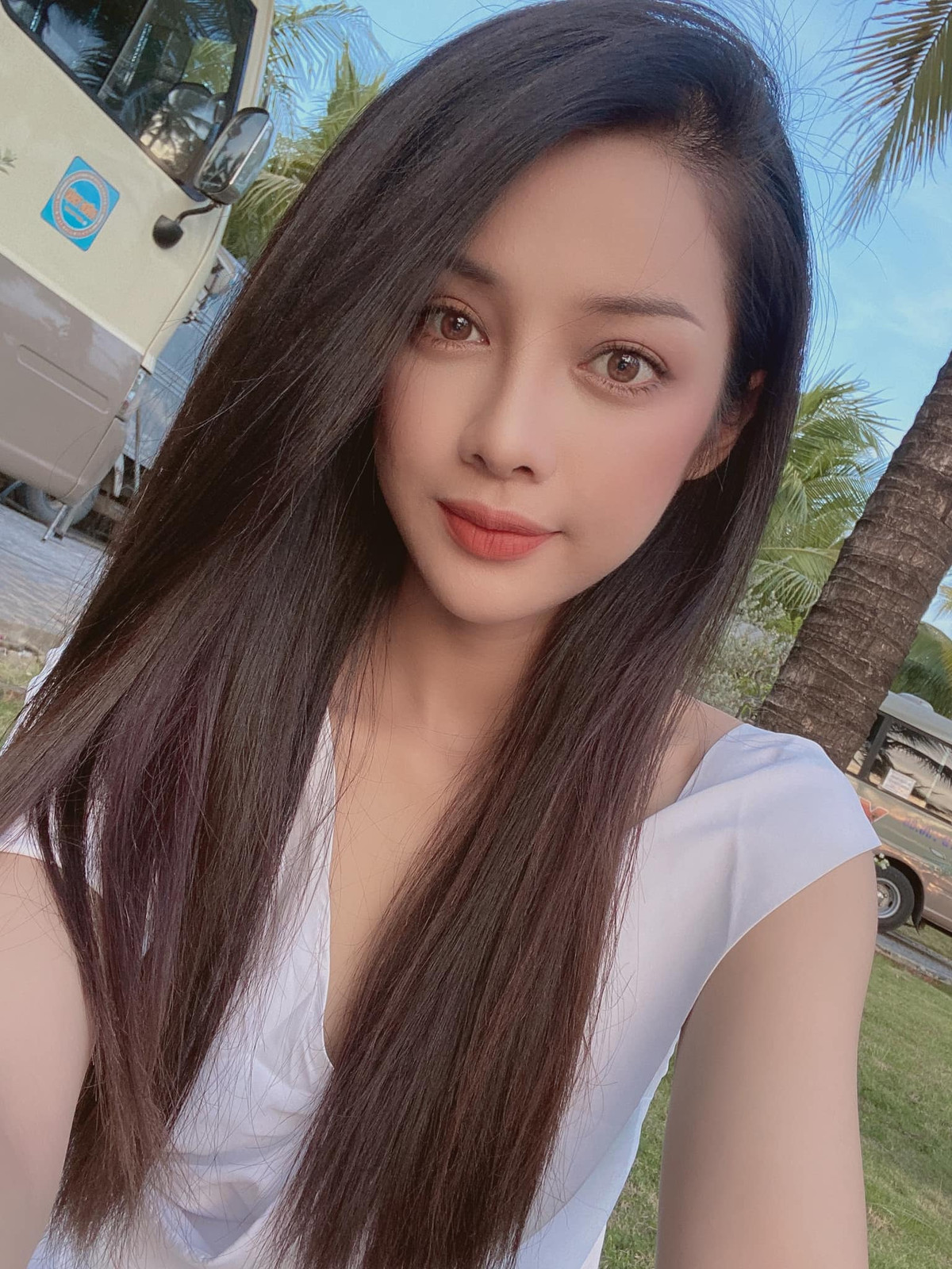 Dù xinh đẹp nhưng học trò của Lan Khuê vẫn gây không ít tranh cãi quanh việc "nhan sắc chưa đủ khiến hoa ghen thua thắm" khi hóa thân thành nhân vật Thúy Kiều. Hơn nữa, Mỹ Duyên còn chưa có nhiều kinh nghiệm diễn xuất.