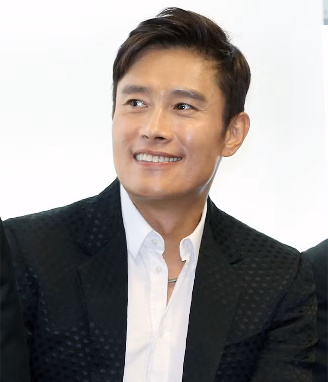 Nam tài tử Lee Byung Hyun cũng có tên trong danh sách những ngôi sao Hàn trốn thuế cùng với Kim Tae Hee. Anh đã cố tình để căn nhà của mình trị giá 26 tỷ won (khoảng hơn 500 tỷ đồng) dưới tên của một công ty ở Gyeongido.