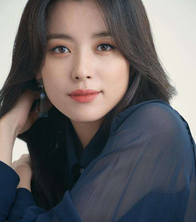 Trong loạt sao bị tố trốn thuế vào đầu tháng 5/2020 còn có cả nữ diễn viên Han Hyo Joo. Cô mua ngôi nhà ở Galhyeondong, quận Eunpyeong, có giá 2,7 tỷ won (2,2 triệu USD) và cũng để một công ty đứng tên nhằm trốn thuế.