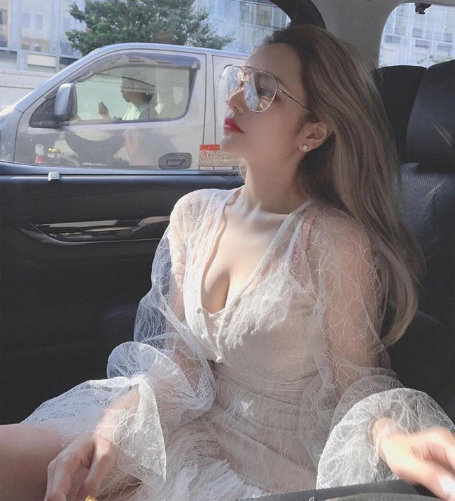 Trong thời gian hẹn hò với La Chí Tường, Châu Dương Thanh không lợi dụng danh tiếng của bạn trai để phát triển sự nghiệp mà chỉ thỉnh thoảng chia sẻ hình ảnh với tài tử họ La.