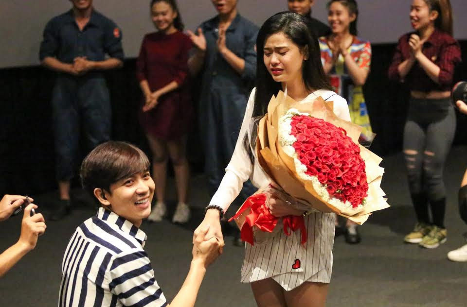 Đầu năm 2015, Trương Quỳnh Anh bế con ra khỏi nhà nhưng đến giữa năm 2016 mọi người lại bất ngờ khi chứng kiến màn cầu hôn của Tim dành cho Trương Quỳnh Anh trong rạp chiếu phim.