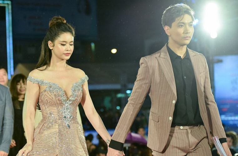 Sau ly hôn ngoài vẫn sống chung, Quỳnh Anh và Tim còn vẫn sánh đôi nhau đi dự sự kiện khiến nhiều người thấy khó hiểu.