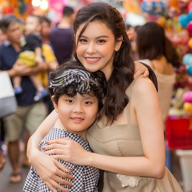 Từ khi hai mẹ con dọn ra ở riêng, nữ diễn viên "Cuộc chiến hoa hồng" luôn cố gắng sống vui vẻ để không ảnh hưởng tới tinh thần của con trai.