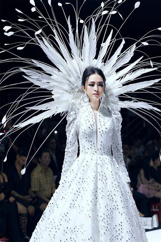 Sau những ồn ào đời tư, Trương Hồ Phương Nga cố gắng quay trở lại với công việc. Tháng 4/2019, cô làm mẫu và xuất hiện trên sàn diễn ở Tuần lễ Thời trang Quốc tế Việt Nam.