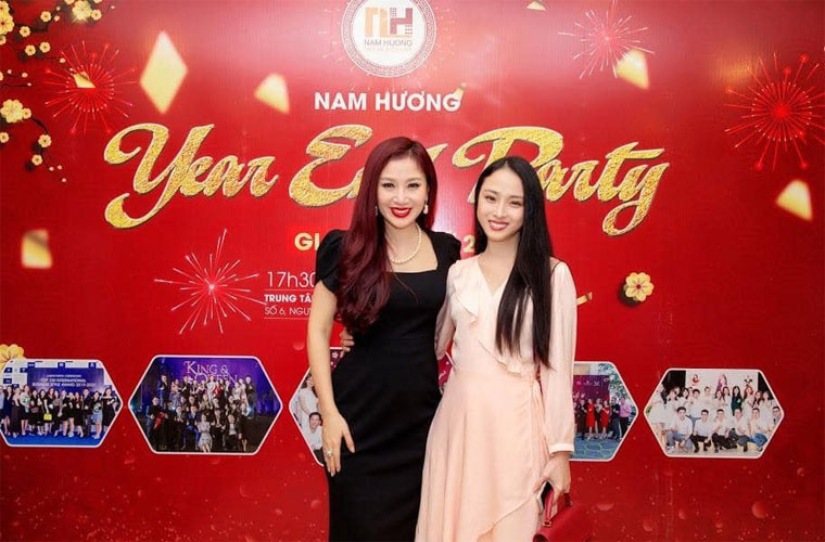 Năm 2020, Phương Nga gây bất ngờ khi trở thành Giám đốc truyền thông cho dự án Cộng đồng phụ nữ khởi nghiệp (Women Startup) do Á hậu Quý bà Thế giới 2011 Thu Hương sáng lập kiêm cố vấn chiến lược.