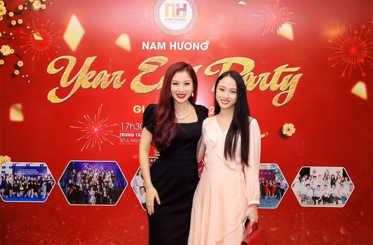 Năm 2020, Phương Nga gây bất ngờ khi trở thành Giám đốc truyền thông cho dự án Cộng đồng phụ nữ khởi nghiệp (Women Startup) do Á hậu Quý bà Thế giới 2011 Thu Hương sáng lập kiêm cố vấn chiến lược.