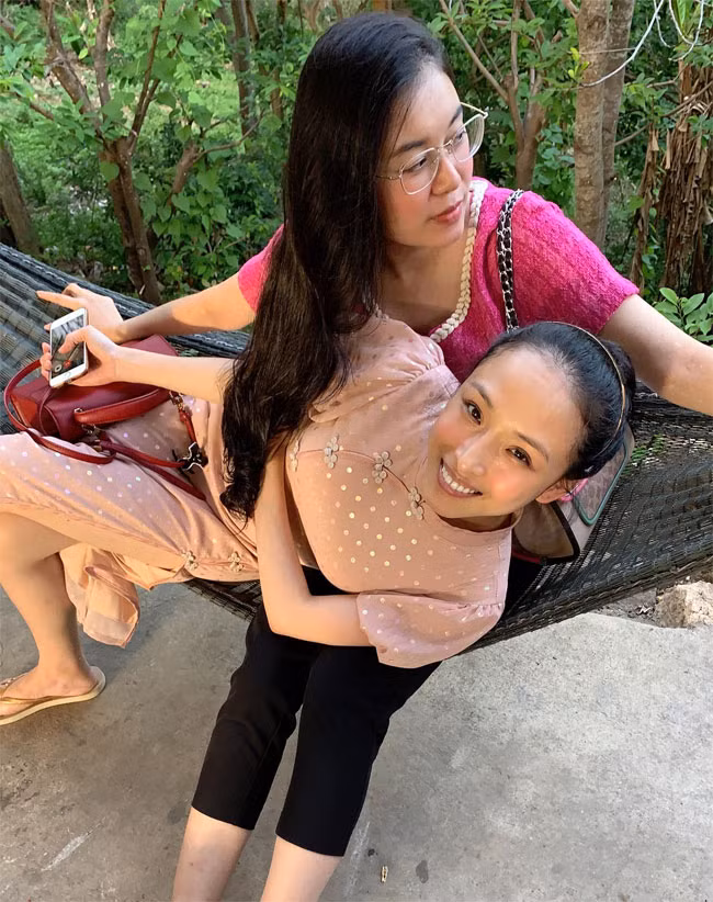 Sau scandal, người đẹp sinh năm 1987 hạn chế hoạt động showbiz, cô chỉ thường xuyên đăng ảnh cuộc sống đời thường.