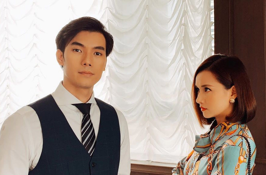 Nhan Phúc Vinh cho biết cái nắng nóng mùa hè ở Hà Nội khiến anh mệt hơn là ở trong TP.HCM. Nóng như vậy mà có những cảnh nam diễn viên phải mặc áo cổ lọ, áo len nhiều lớp để quay “Tình yêu và tham vọng”.