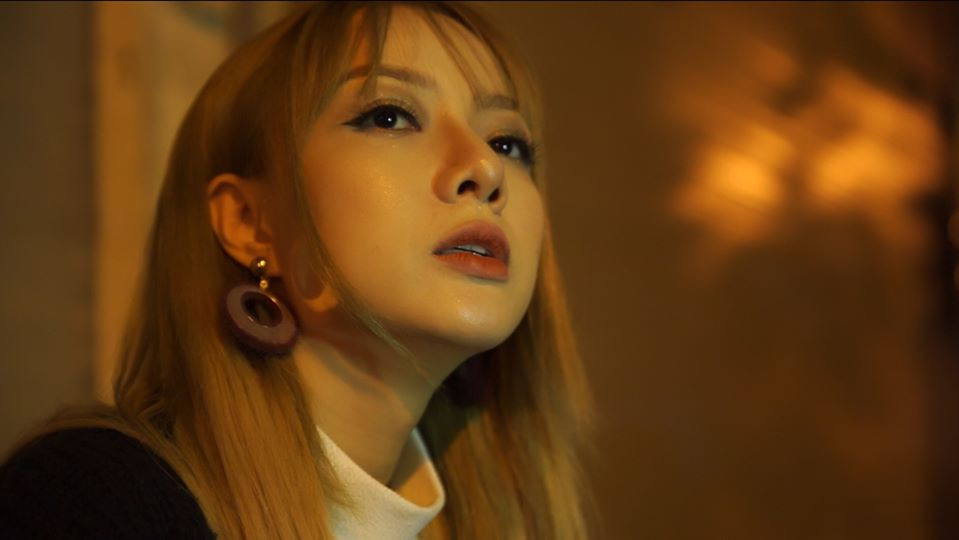 Đôi mắt hút hồn của Thu Hương "đốn tim" người nhìn.