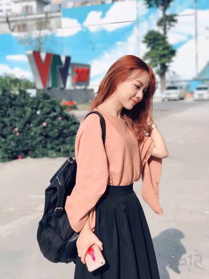 Cô sở hữu phong cách thời trang đa dạng, trẻ trung và gợi cảm.