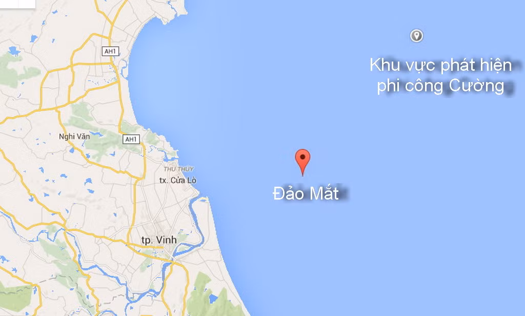 Công tác tìm kiếm cứu hộ chiếc tiêm kích Su-30MK2 gặp nạn cùng hai phi công ngay lập tức được triển khai từ sáng hôm qua. Tới 5h sáng nay, tàu cá của ngư dân Hà Tĩnh đã phát hiện và cứu được phi công Nguyễn Hữu Cường. Theo phi công Cường, khi máy bay Su-30MK2 gặp nạn, cả hai anh đã nhảy dù thành công nhưng rơi cách xa nhau 4km. Nguồn ảnh: Tuổi Trẻ