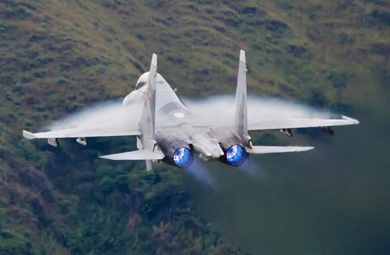 Tuy nhiên, trong tương lai rất gần, Venezuela sẽ trở thành quốc gia sở hữu nhiều Su-30MK2 nhất thế giới với 35 chiếc khi vào tháng 10/2015 đã ký hợp đồng trị giá 480 triệu USD mua thêm chiếc nữa.