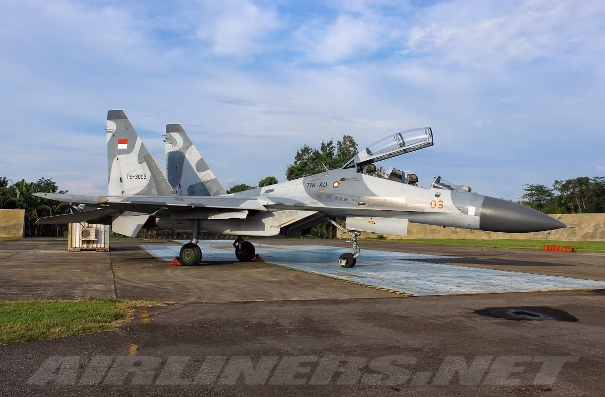 Chia sẻ vị trí thứ 4 về số lượng Su-30MK2 với Uganda chính là Indonesia - quốc gia thứ 2 ở Đông Nam Á sử dụng Su-30MK2 cùng Việt Nam. Ngày 29/11/2011, Indonesia đã ký mua 6 Su-30MK2 trị giá 470 triệu USD với Bộ Quốc phòng Nga và Tập đoàn Rosoboronexport. Việc bàn giao được bắt đầu từ sau năm 2013.